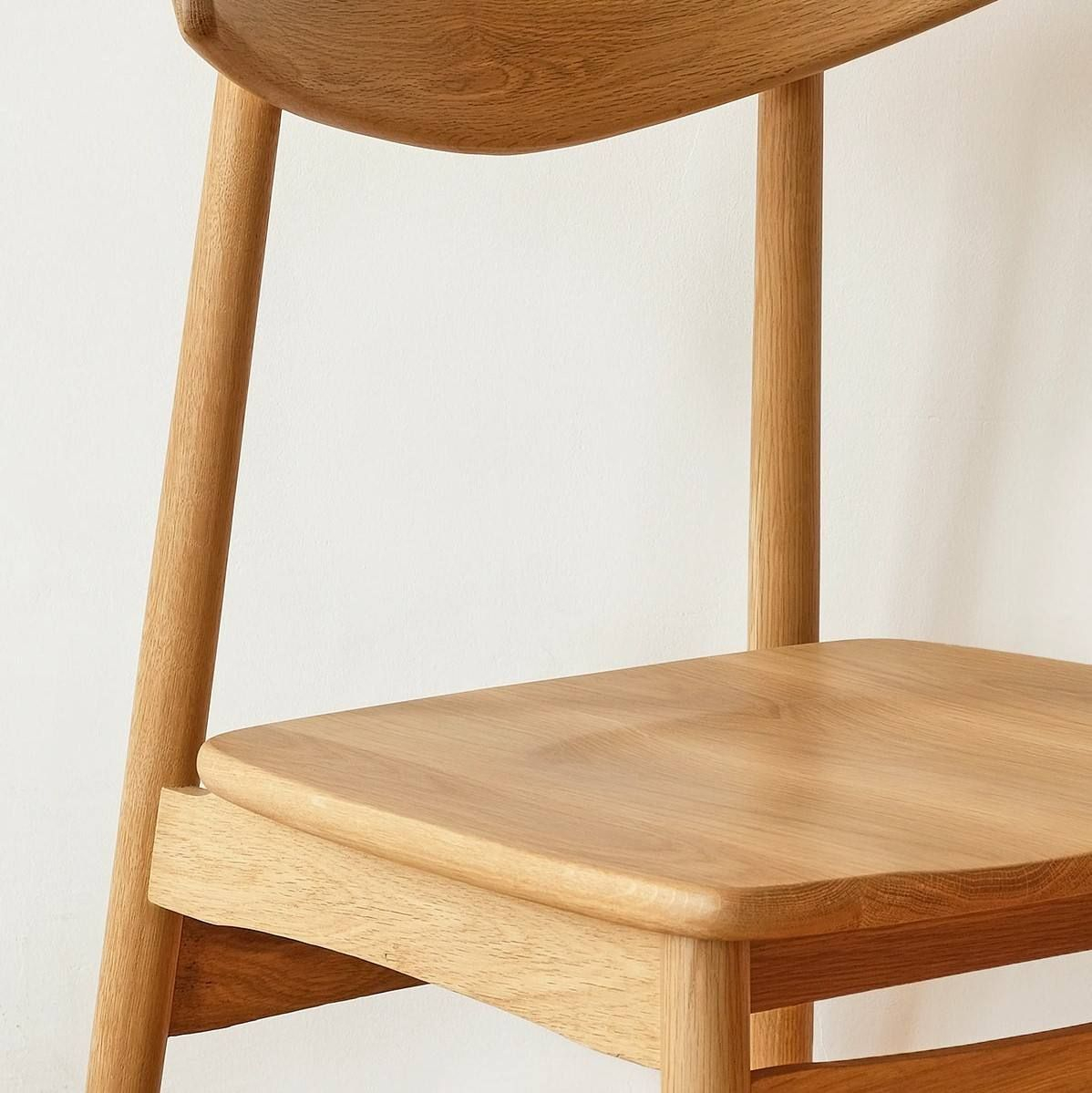 Comfortable Solid Wood Chair with Ergonomic Design for Living Room Seating
